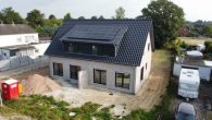 Neubau DHH mit 4-Zimmer KfW40QNG in Alexanderfeld / Oldenburg - dji_fly_20240903_093918_650_1725349503215_photo_op