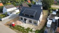 Neubau DHH mit 4-Zimmer KfW40QNG in Alexanderfeld / Oldenburg - dji_fly_20240903_093904_649_1725349506649_photo_op